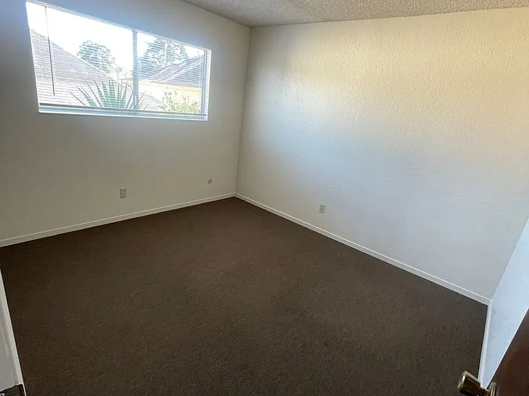 310 Spencer St — Photo 14
