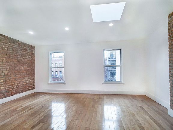 4th image of 128 W 123rd St #Penthouse