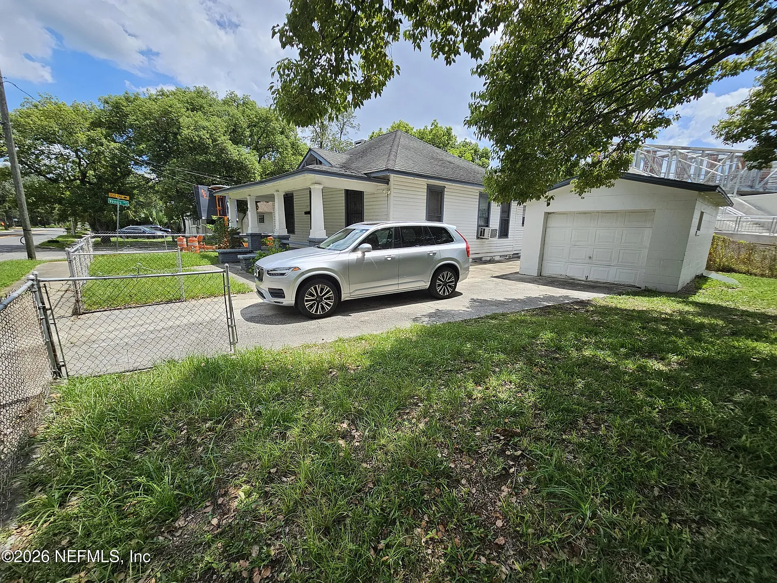 3 bed, 1.0 bath, 1268 sqft, $1,425 — Photo 1