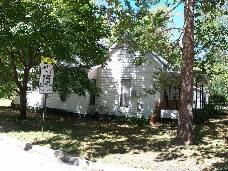 1st image of 604 W Ashland St