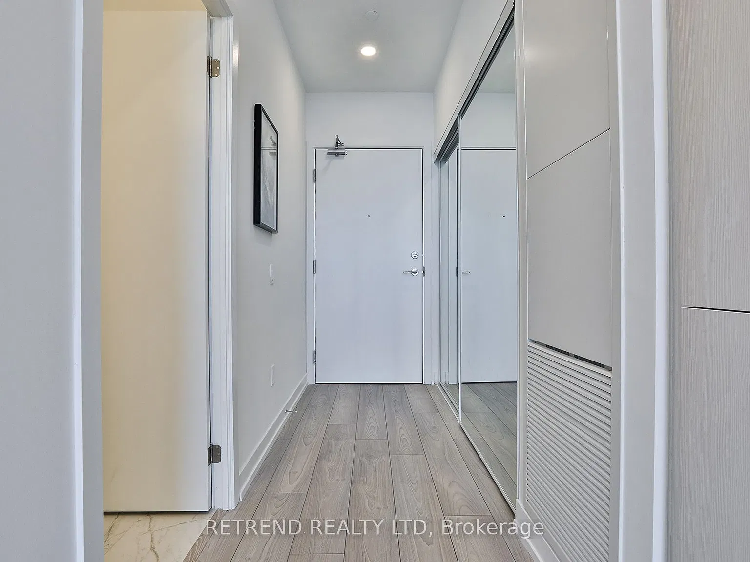 Studio, $2,000 — Photo 2