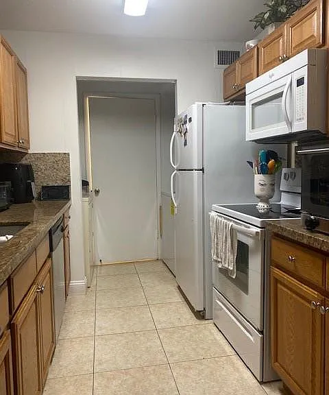 4096 N Pine Island Rd #2110 — Photo 10