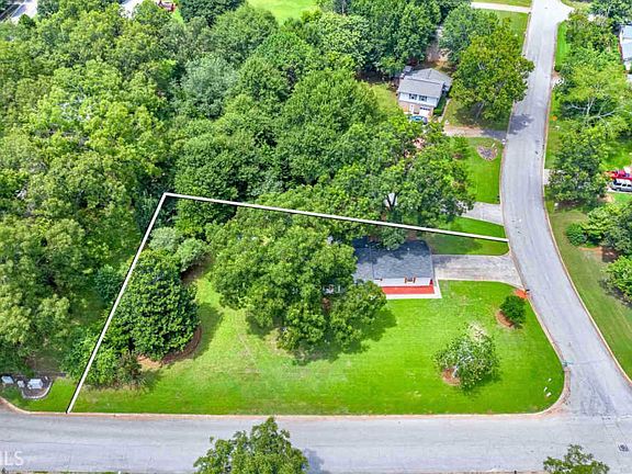 2nd image of 516 Stanton Woods Dr SE