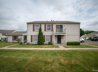 2978 Elmwood Ct, Lake Orion, MI 48360