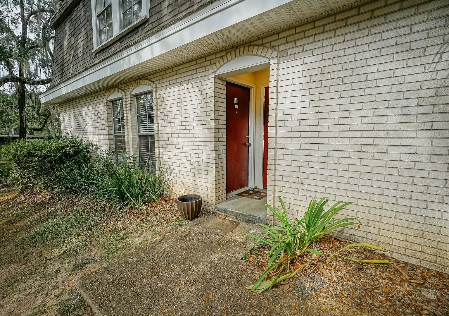 Super Cute 2 bed 2 bath property — Photo 2