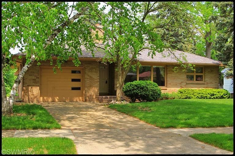 1st image of 821 N Kentview Dr NE