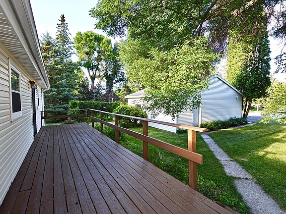 5th image of 268 Shorewood Dr