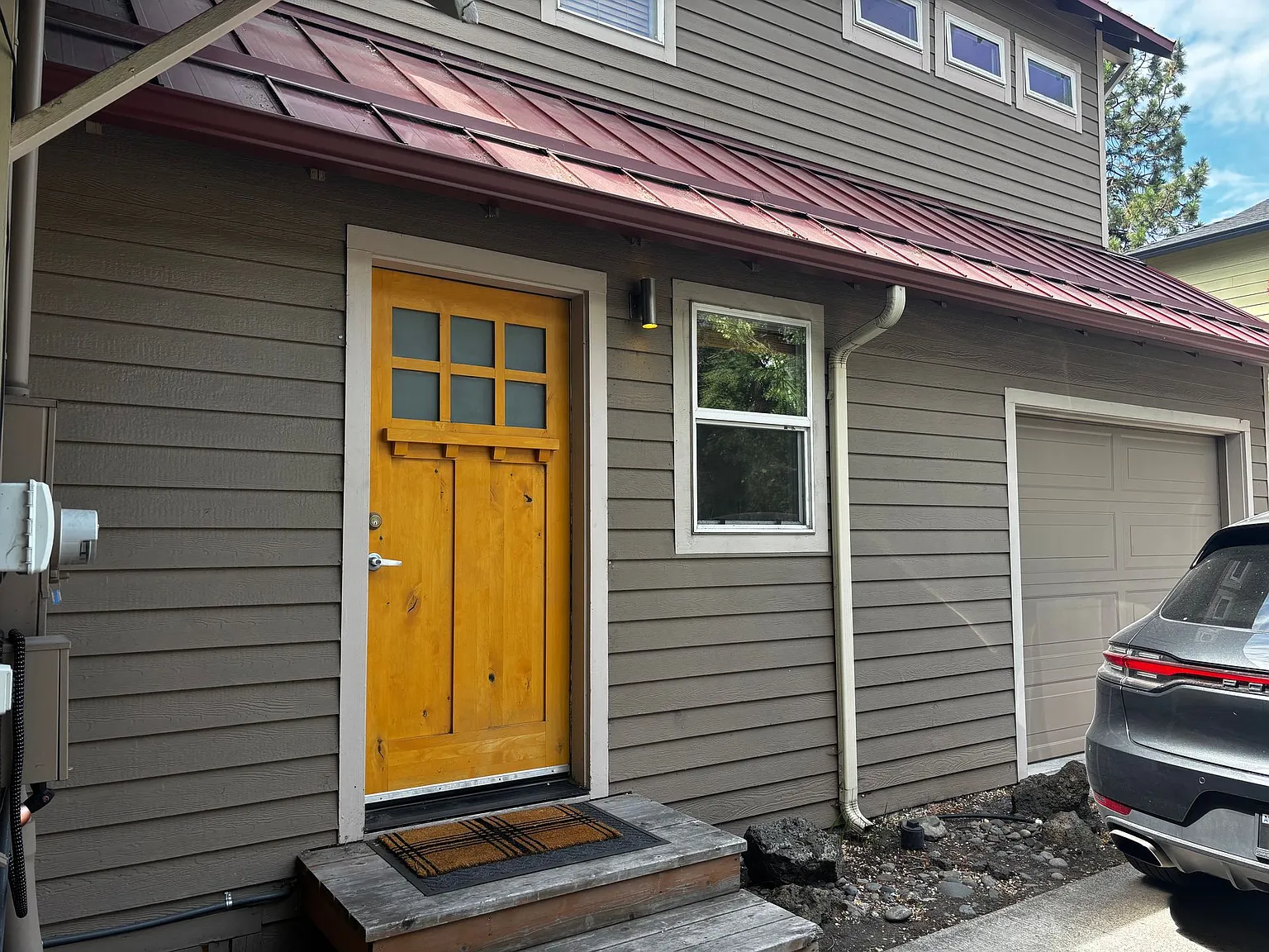 Ideal Duplex on NW Broadway with Parking — Photo 3