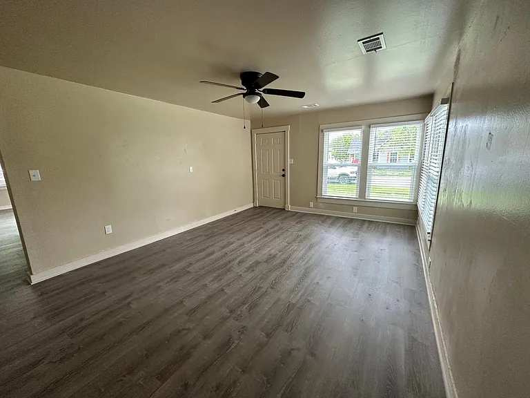 1213 W Walker St — Photo 27