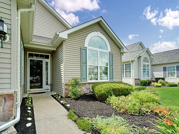 3rd image of 112 Enclave Blvd