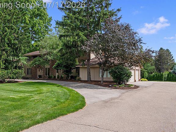 5th image of 5863 Seville Cir