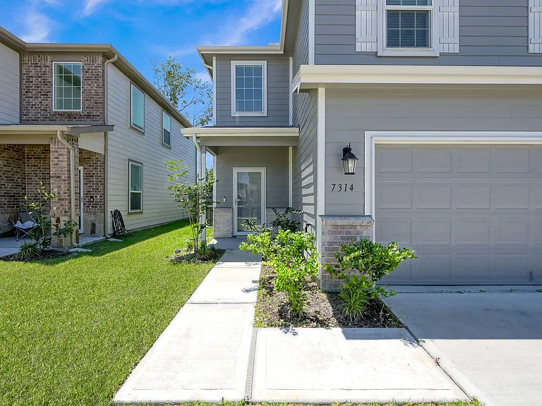 7314 Madison Commons Ln — Photo 3