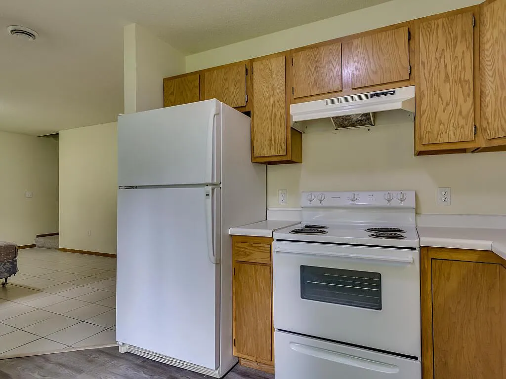 6 bed, 1800 sqft, $1,800 — Photo 3