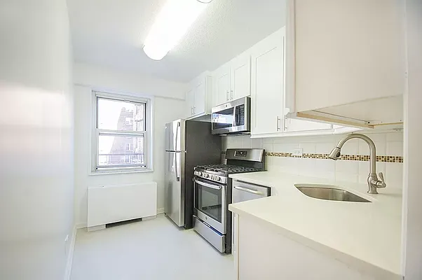 Rented by Rhona Realty | media 6