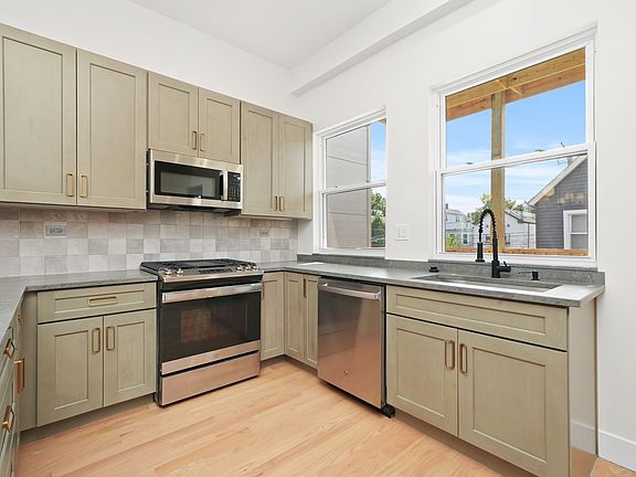4th image of 1712 N Rockwell St #1F