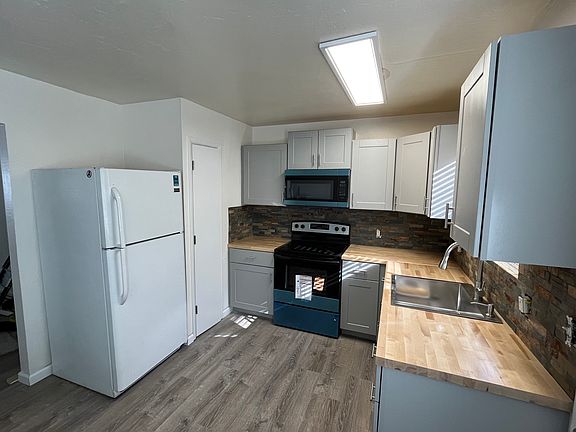 3rd image of 940 Silver Dollar Ave Unit A