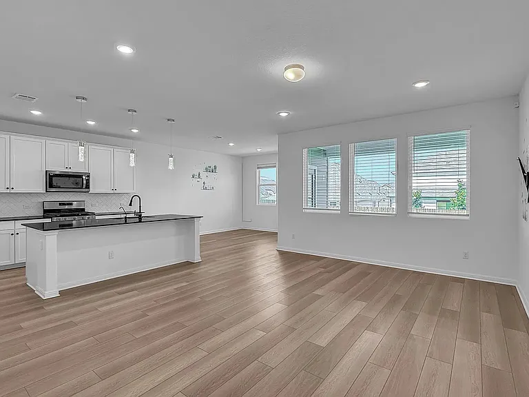 2608 Emerson Trl — Photo 4