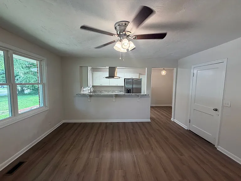 1221 Burlington Rd — Photo 4