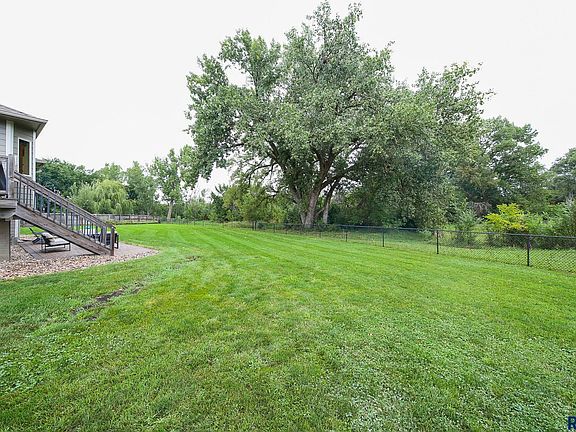 5th image of 526 N Blair Estates Circle