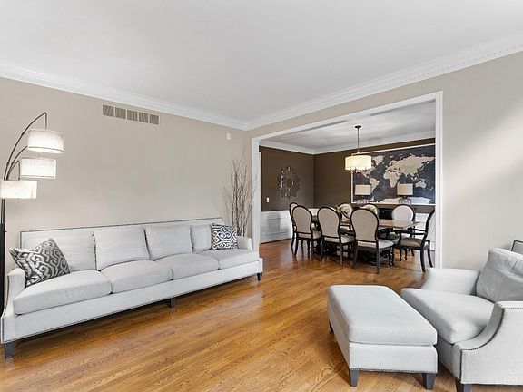 5th image of 8410 Greenleaf Dr