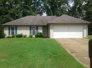 40 Woods Edge Dr, Jackson, TN 38301