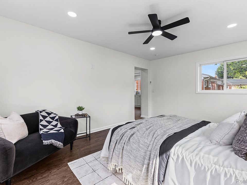 22121 Whitmore Ave, photo 23