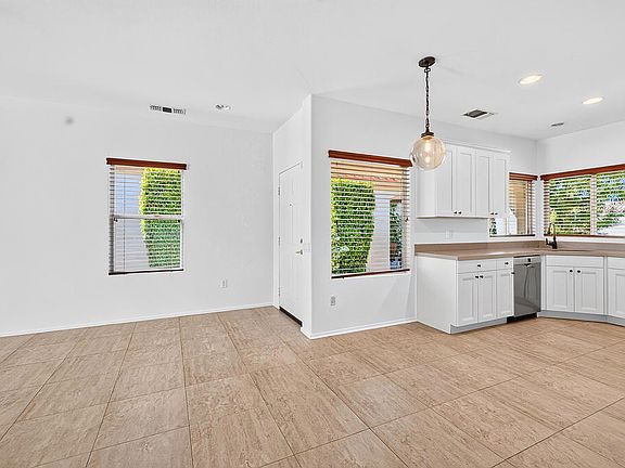 5th image of 78432 Glastonbury Way