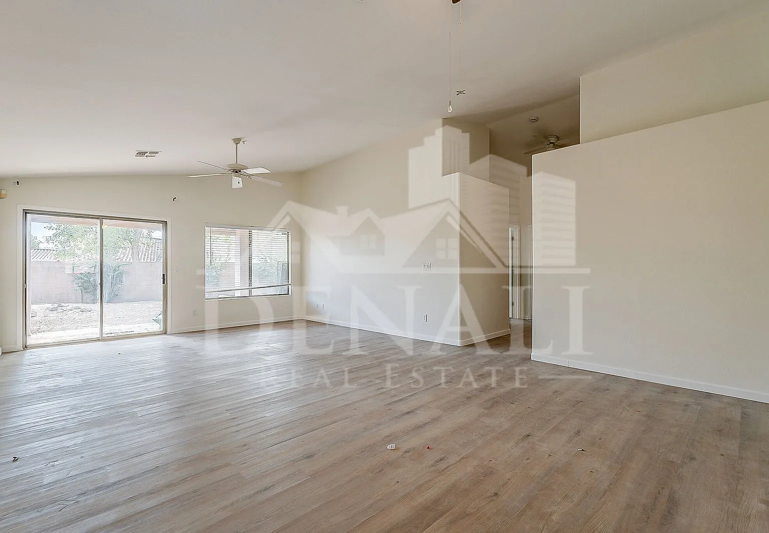 3 bed, 2.0 bath, 1548 sqft, $2,995 — Photo 4
