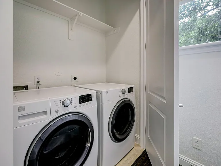 1518 Birdsall St #C — Photo 16