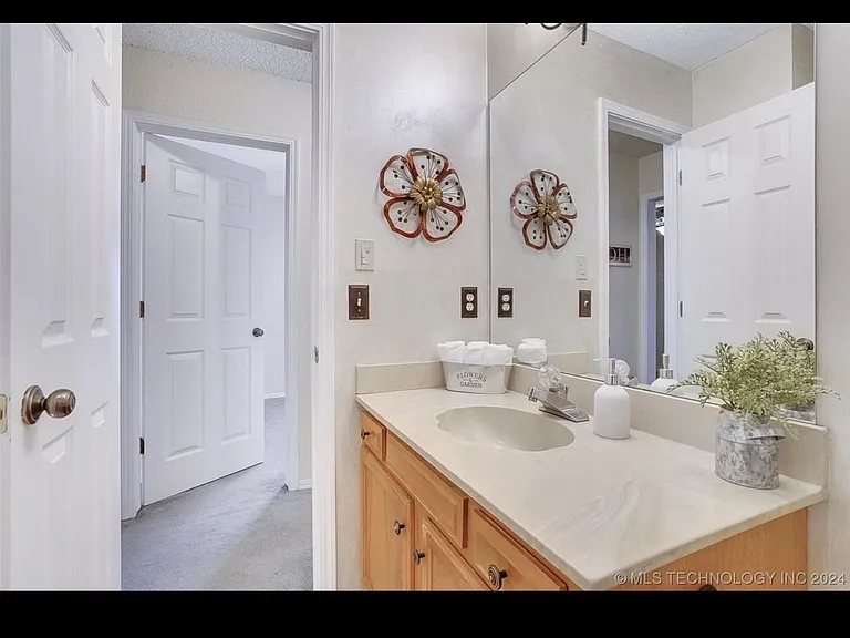 4801 S Gum Ave — Photo 2