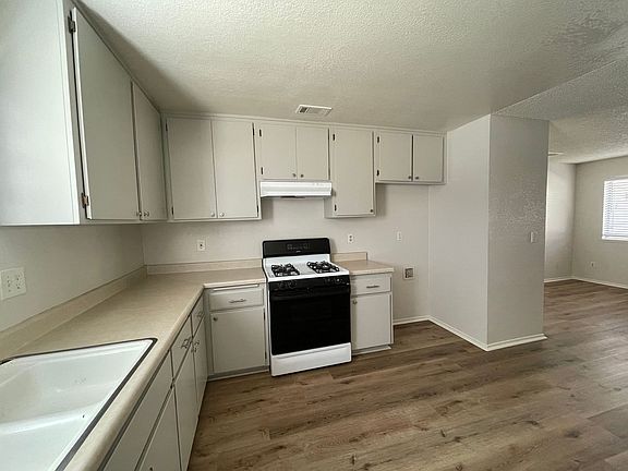 3rd image of 8712 California City Blvd APT 4
