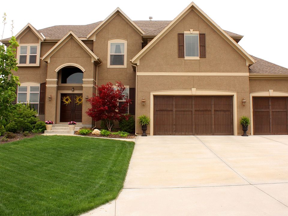 Fabulous curb appeal!