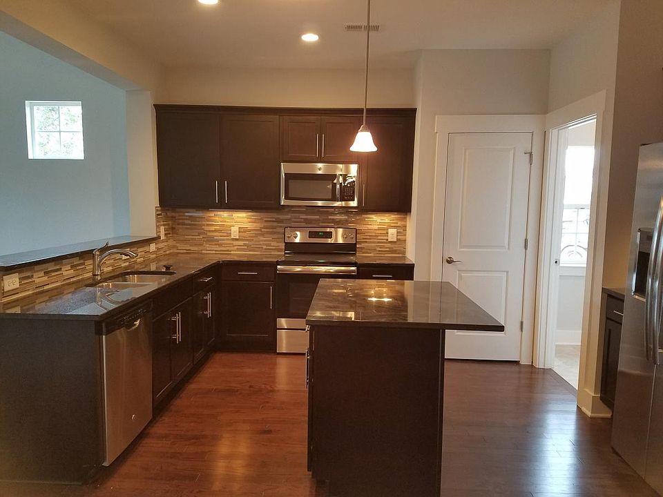 Beautiful Kitchen with all new appliances