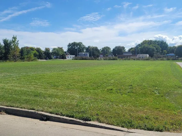 East Gruenwald Avenue, Oshkosh, WI 54901