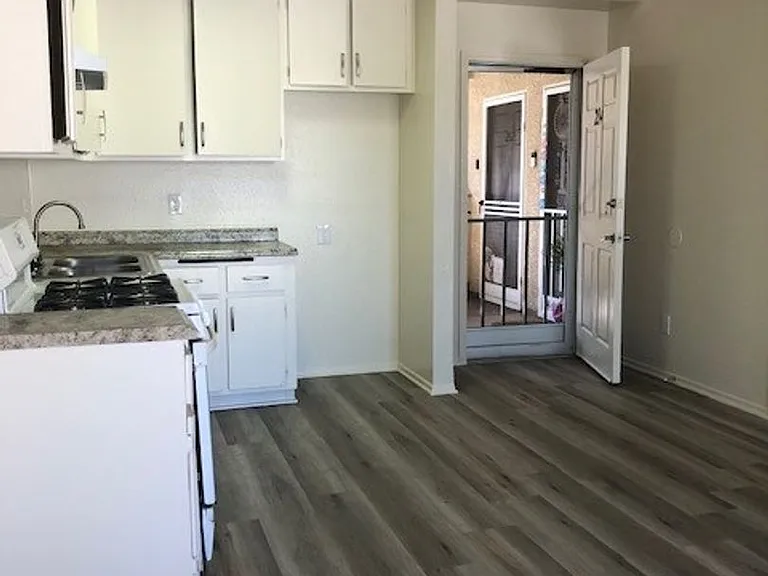 Elm Terrace Apartments — Photo 41