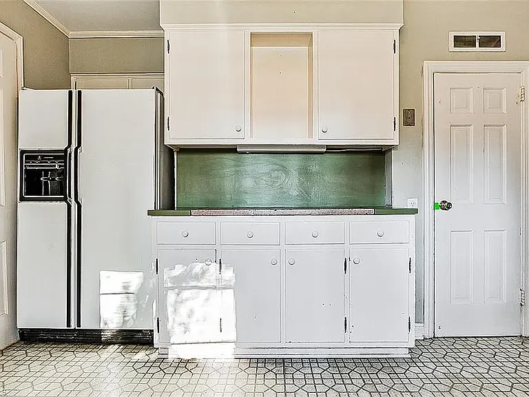 1402 Roanoke Dr — Photo 13