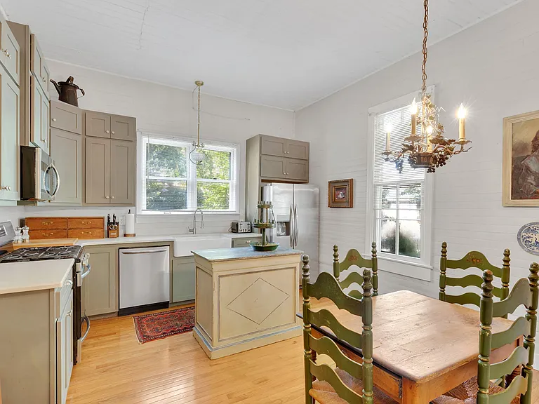 221 Walnut St — Photo 24