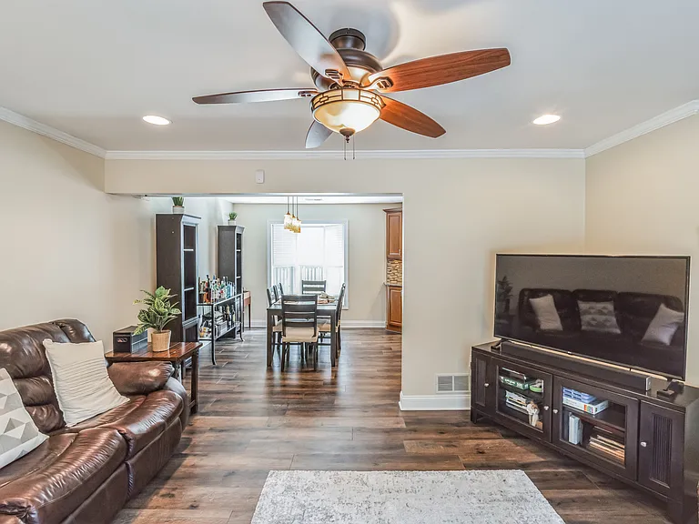 437 Holly Ln — Photo 14