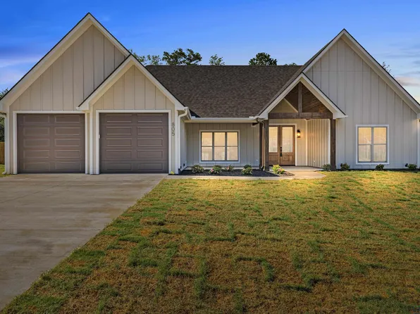 805 Peavine Rd, Kilgore, TX 75662