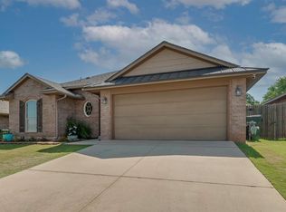 2332 Turtlewood River Rd, Midwest City, OK 73130