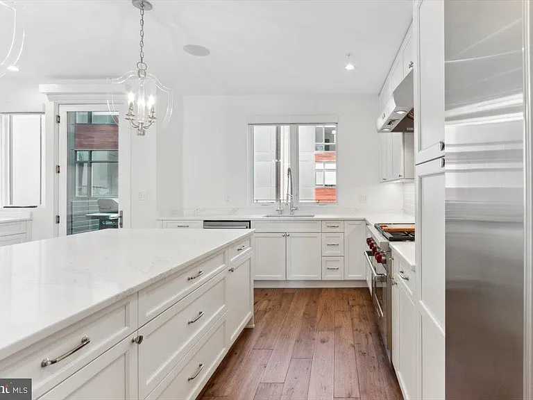 138 S Front St — Photo 13