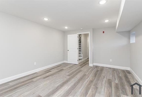 2nd image of 1540 W Tioga St APT 1