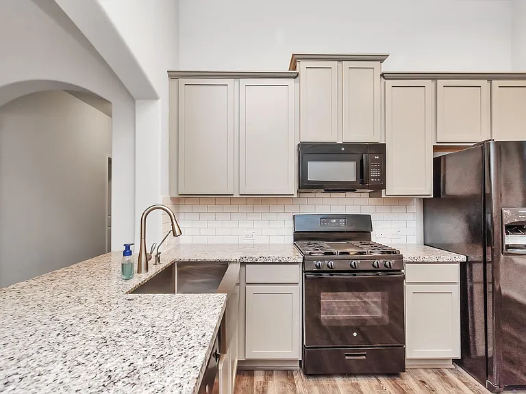 4406 Low Meadow Ln — Photo 16
