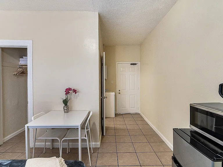 South Park Place Apartments — Photo 16