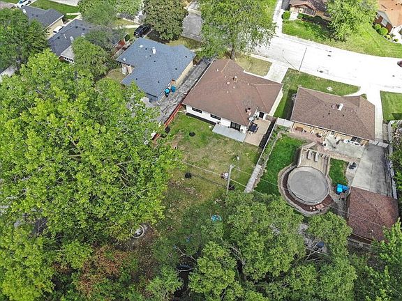 2nd image of 16668 Thornton Ave