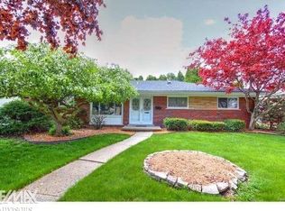 23106 N Rosedale Ct, Saint Clair Shores, MI 48080