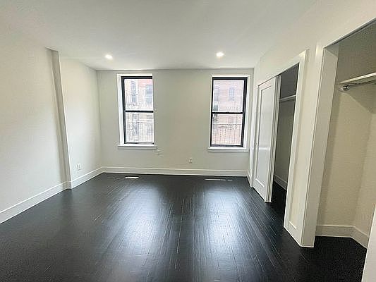 3rd image of 2108 Regent Pl #2N