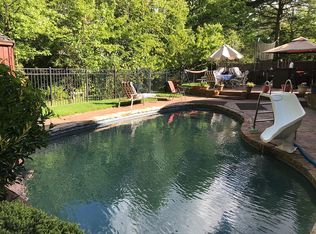 341 Hungry Harbor Rd, Valley Stream, NY 11581