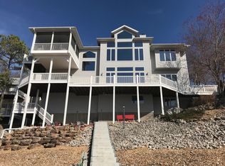 182 Jenkins Landing Dr, Lake Ozark, MO 65049
