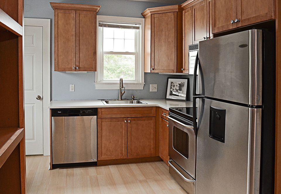 2nd image of 41 Burnham Rd